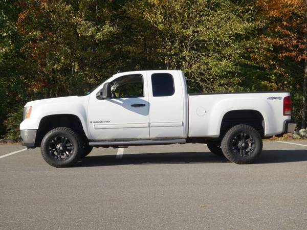 2009 GMC Sierra 2500HD Ext Cab SLE 4WD - cars & trucks - by dealer -... for sale in Derry, NH – photo 2