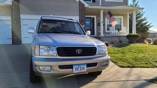 2000 Toyota Landcruiser Sport Utility 4D - cars & trucks - by owner... for sale in Iowa City, IA – photo 3