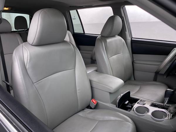 2013 Toyota Highlander SE Sport Utility 4D suv Gray - FINANCE ONLINE... for sale in Arlington, District Of Columbia – photo 18