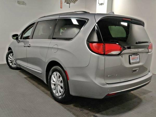 2017 Chrysler Pacifica Touring L Financing Options Available!!! -... for sale in Libertyville, IL – photo 4