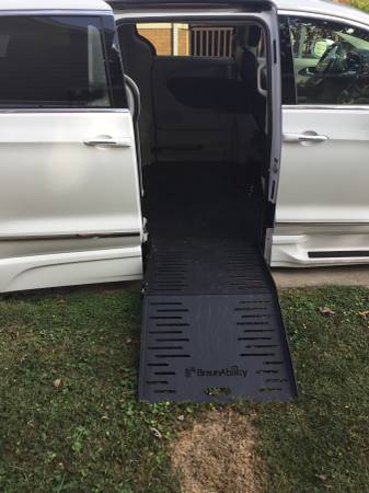 2019 Chrysler Pacifica BraunAbility Wheel Chair Van for sale in Williamstown, WV – photo 2
