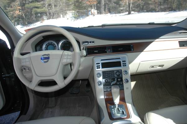 2011 Volvo XC70 AWD Wagon 3 2L - Great Carfax - IMMACULATE - cars & for sale in Windham, MA – photo 12