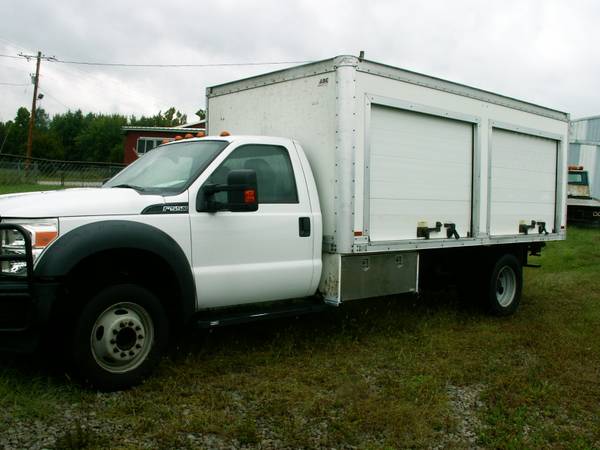 2013 F550 Ford Box Truck gas automatic AC PW cruise Mechanic Special... for sale in Memphis, IN – photo 2