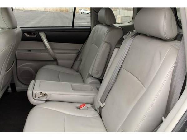 2012 Toyota Highlander SUV SE - Toyota Magnetic Gray Metallic - cars for sale in Green Bay, WI – photo 11