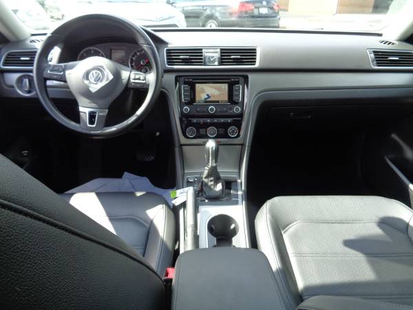 2014 Volkswagen Passat 4dr Sdn 2.0L DSG TDI SE w/Sunroof & Nav -... for sale in Greenville, SC – photo 17