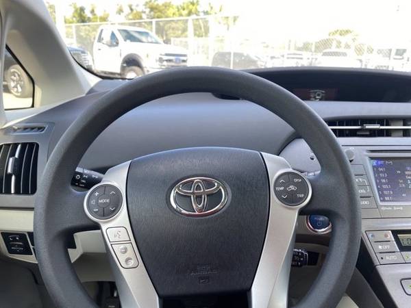 2014 Toyota Prius Three - cars & trucks - by dealer - vehicle... for sale in Sarasota, FL – photo 18