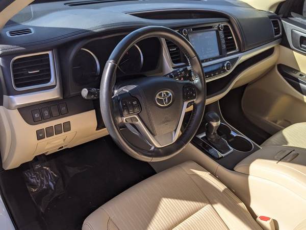 2018 Toyota Highlander LE Plus SKU:JS244073 SUV - cars & trucks - by... for sale in Fort Myers, FL – photo 11