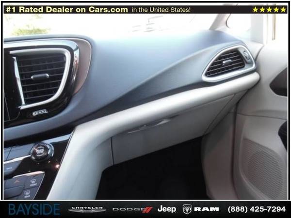 2017 Chrysler Pacifica Touring van Bright White Clearcoat for sale in Bayside, NY – photo 22