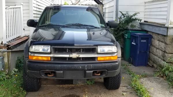 MAKE OFFER! 2002 Chevy S10 ZR2 HighRider 4x4 3-DOOR! needs Trans... for sale in Buffalo, NY – photo 3