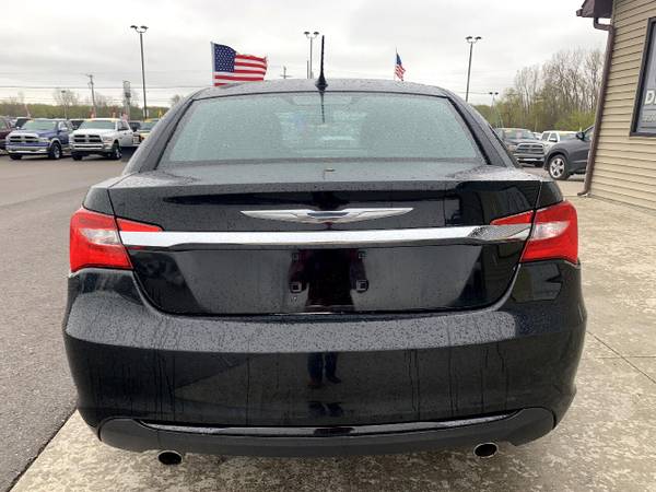 2013 Chrysler 200 4dr Sdn Limited - - by dealer for sale in Chesaning, MI – photo 5