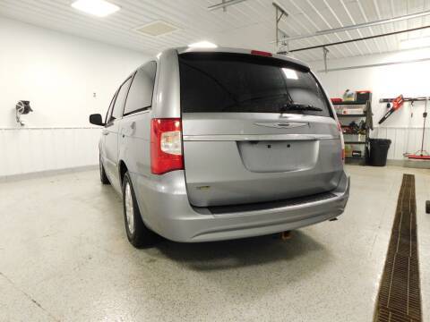 2014 CHRYSLER TOWN & COUNTRY CLEAN LEATHER! 133kMILES! MINI VAN - cars for sale in Battle Creek, MI – photo 3