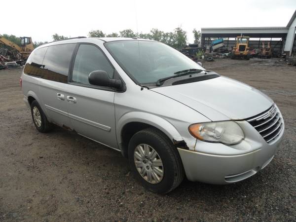 2006 Chrysler Town & Country - cars & trucks - by dealer - vehicle... for sale in Dorchester, WI – photo 2