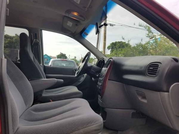2005 Chrysler Town and Country (One Owner) - 2800 Cash - cars & for sale in Daytona Beach, FL – photo 12