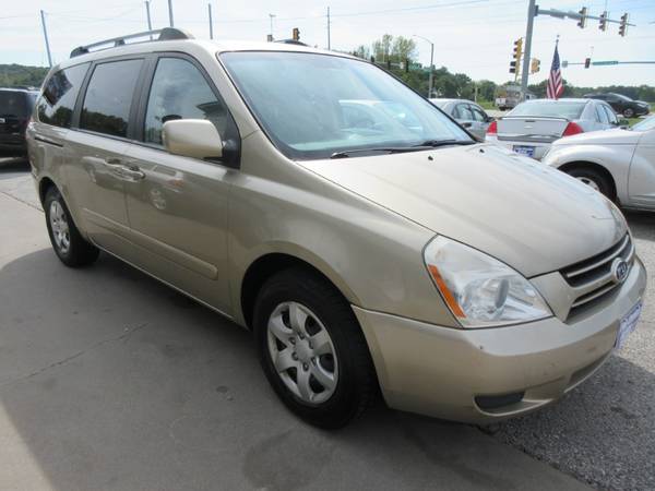 2007 Kia Sedona LX - Automatic/Third Row Seating/1 Owner - SALE!! for sale in Des Moines, IA – photo 4