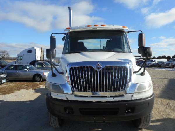 2007 International 8500 S/A Semi Tractor - cars & trucks - by dealer... for sale in Eyota, MN – photo 2