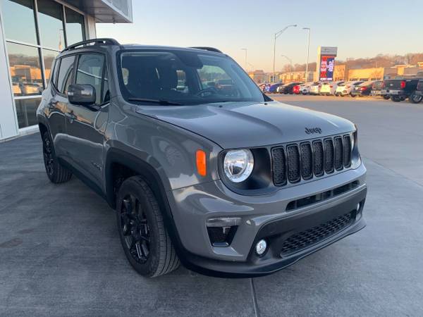 2020 Jeep Renegade Altitude FWD Sting-Gray Cle for sale in Omaha, NE – photo 9
