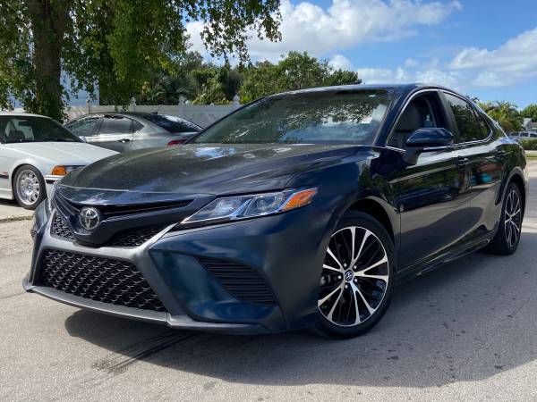 2018 Toyota Camry SE // CLEAN TITLE // 1 Owner - cars & trucks - by... for sale in Hollywood, FL – photo 3