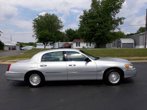 2002 Lincoln Town Car - cars & trucks - by dealer - vehicle... for sale in Bloomington, IN – photo 6