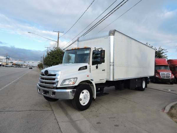 2013 HINO 338 26 FOOT BOX TRUCK W/LIFTGATE with for sale in Grand Prairie, TX – photo 2