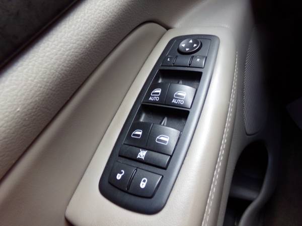 2011 Jeep Grand Cherokee - - by dealer - vehicle for sale in Cleveland, OH – photo 12