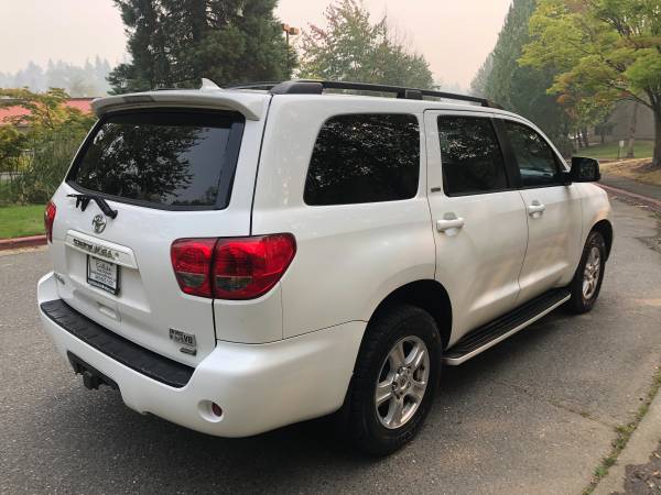 2010 Toyota Sequoia SR5 4WD --Leather, Sunroof, 5.7L V8, Clean... for sale in Kirkland, WA – photo 5