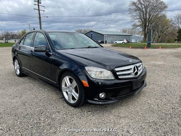 2010 Mercedes Benz C-Class C300 4MATIC Sport Sedan 7-Speed A - cars for sale in Fort Atkinson, WI – photo 4