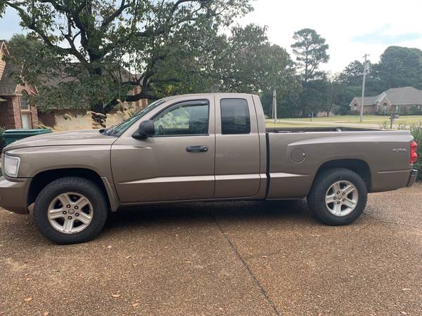 Price Reduced! 2010 Dodge Dakota Ext Cab 4WD Big Horn - Low Miles! for sale in Southaven, MS