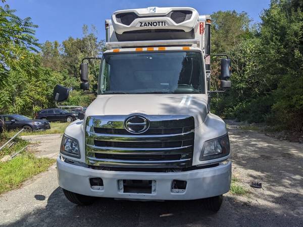 2014 HINO 338 26' REEFER BOX W/ LIFTGATE, LOW HR REEFER W/ STBY -... for sale in Wappingers Falls, OH – photo 2