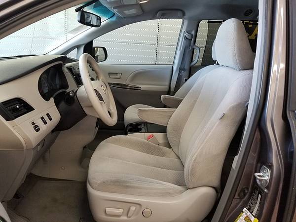 2012 Toyota Sienna 4d Wagon LE V6 w/Auto Access Seat for sale in Kyle, TX – photo 11