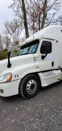 2011 Freightliner Cascadia - cars & trucks - by owner - vehicle... for sale in Spencerport, NJ – photo 2