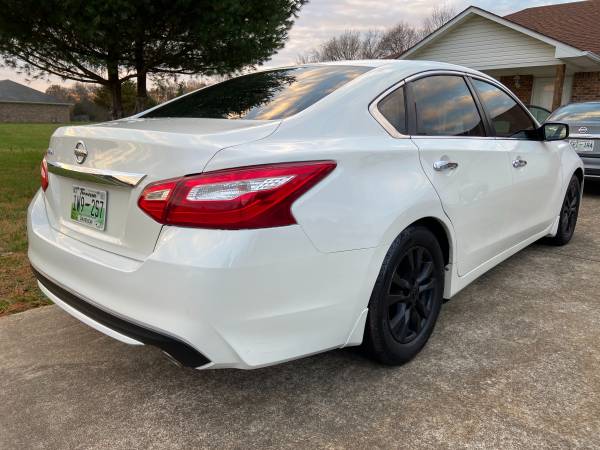 2016 Nissan Altima - 33k miles, Alloy Wheels, Backup Camera,... for sale in Bowling Green , KY – photo 5
