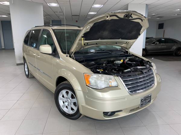 2010 Chrysler Town and Country Touring Plus - - by for sale in Springfield, IL – photo 20