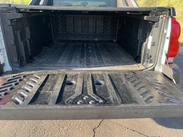 2003 Chevy Avalanche 2500 3/4 ton 8 1 liter - - by for sale in Prescott, MN – photo 7