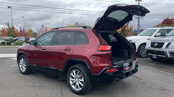 2018 Jeep Cherokee 4WD Latitude Tech Connect 4x4 SUV for sale in Portland, OR – photo 8