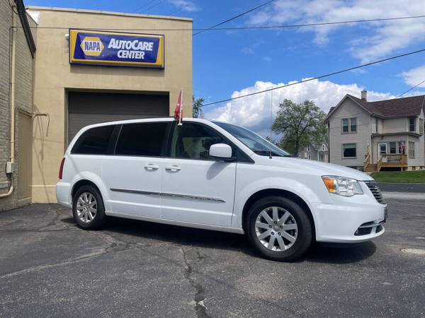 2015 Chrysler Town and Country Touring 4dr Mini Van for sale in Watertown, WI – photo 16