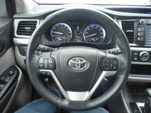 2015 Toyota Highlander XLE AWD V6/THIRD ROW SEATING for sale in Cass Lake, VT – photo 17