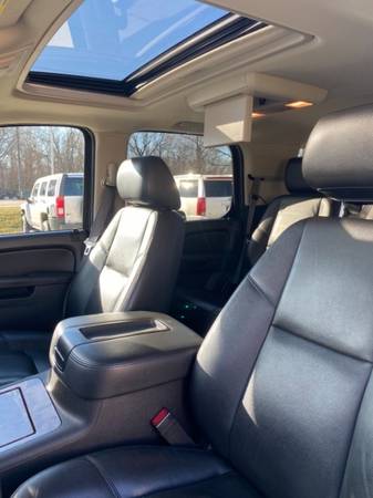 2013 Chevrolet Tahoe LTZ Premium every option available low miles!!... for sale in Waterloo, IA – photo 19