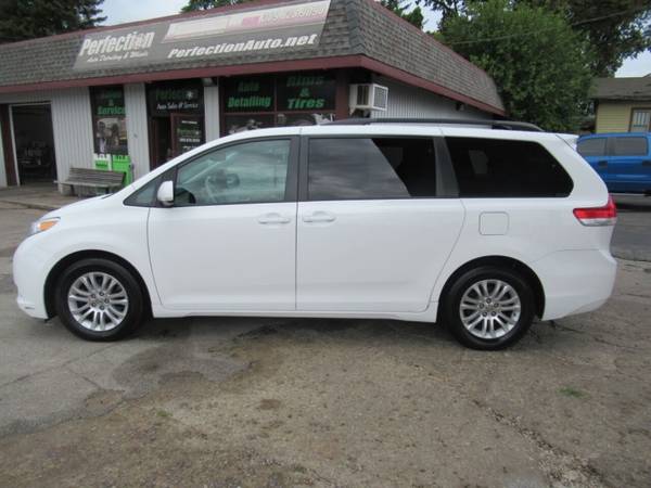 2012 Toyota Sienna Limited 7 Passenger 4dr Mini Van - cars & trucks... for sale in Bloomington, IL – photo 4