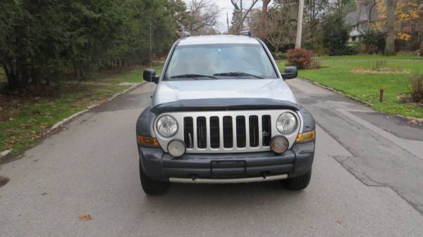 Jeep Liberty Renegade 05 Auto 4x4 fully loaded no rust great shape -... for sale in Trumbull, CT – photo 3