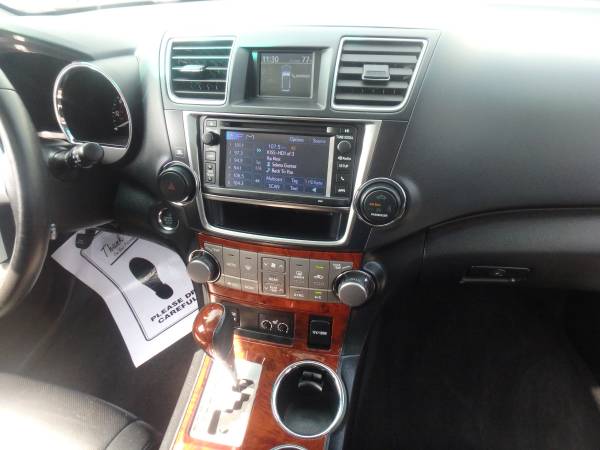 2013 Toyota Highlander Limited 4WD White for sale in URBANDALE, IA – photo 7