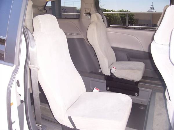 2015 Toyota Sienna LE Wheelchair Handicap Mobility Van - cars & for sale in Phoenix, OR – photo 8