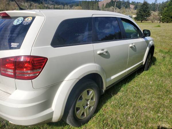 2012 Dodge journey se third row seating for sale in Cottage Grove, OR – photo 4