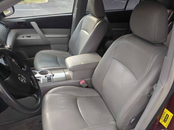 2008 Toyota Highlander - Leather - 3rd Row - Clean for sale in Starkville, MS – photo 6