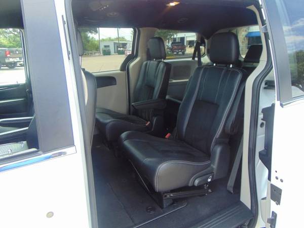 2018 Dodge Grand Caravan Sxt (Mileage: 46,533) for sale in Devine, TX – photo 7
