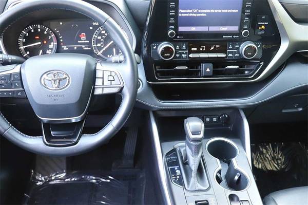 2020 Toyota Highlander XLE suv Gray - - by dealer for sale in Palo Alto, CA – photo 17