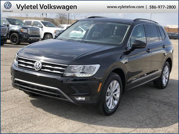 2018 Volkswagen Tiguan SUV 2 0T SE WITH MOONROOF - Volkswagen - cars for sale in Sterling Heights, MI – photo 5