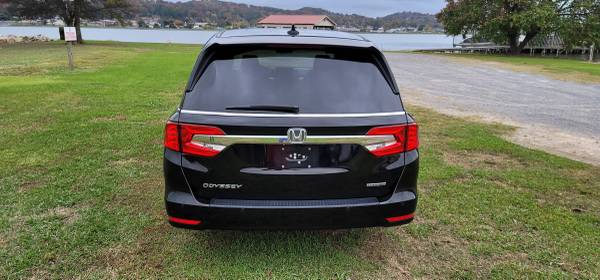 2018 Honda Odyssey Touring - cars & trucks - by owner - vehicle... for sale in Guntersville, AL – photo 3