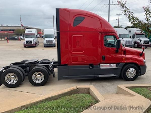2017 *Freightliner* *Cascadia* *CA125SLP* Red for sale in Dallas, TX – photo 5
