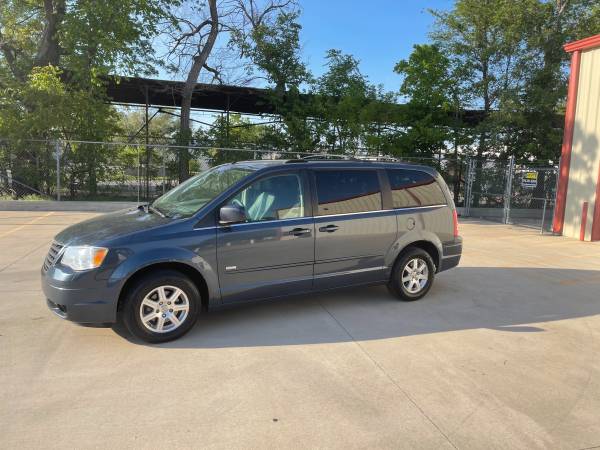2009 Chrysler town and country - - by dealer - vehicle for sale in Wichita, KS – photo 5