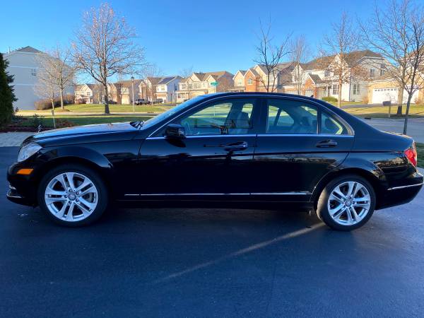 Mercedes Benz C300 - cars & trucks - by owner - vehicle automotive... for sale in West Chicago, IL – photo 4